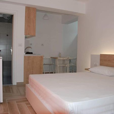 The Hill Apartment Sarande Exterior photo